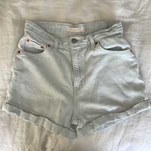 Levis Mom Shorts size 25